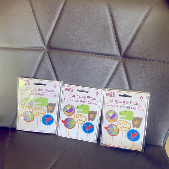 Dinosaur Cupcake Wrappers & matching Cupcake picks - Picture 7 of 7